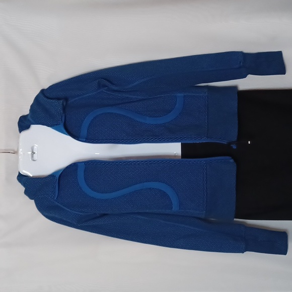 Lululemon Blue Hoodie Scuba Jacket. Size 6 - Picture 10 of 15